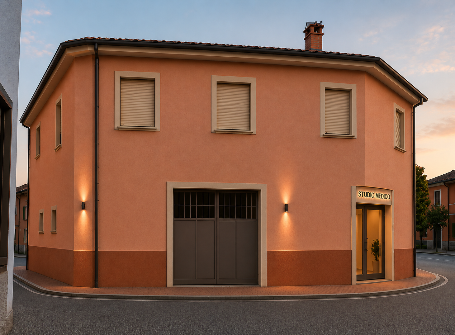Render di progetto. Prospetto d'angolo dell'edificio come previsto dal progetto: intonaco chiaro, zoccolatura in tinta più scura, contorni delle aperture, ingresso dello studio medico all'angolo.